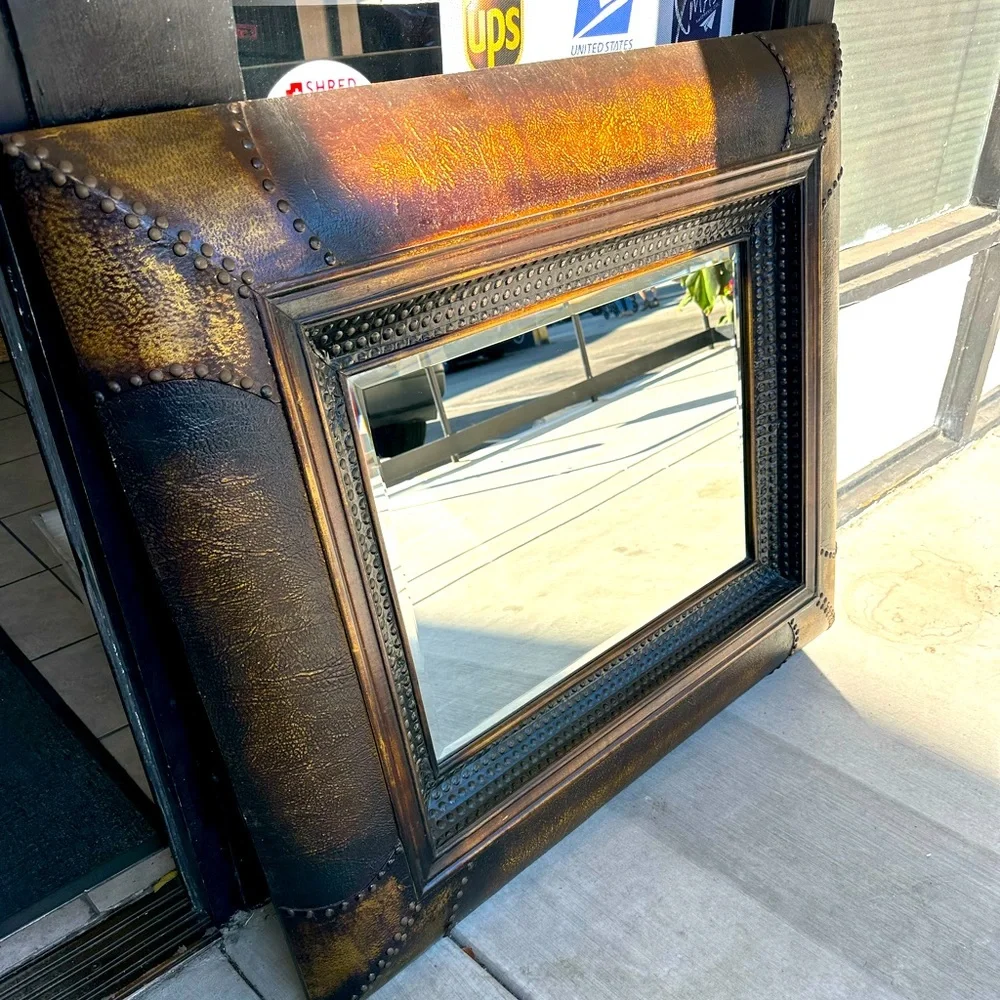 Wall mirror